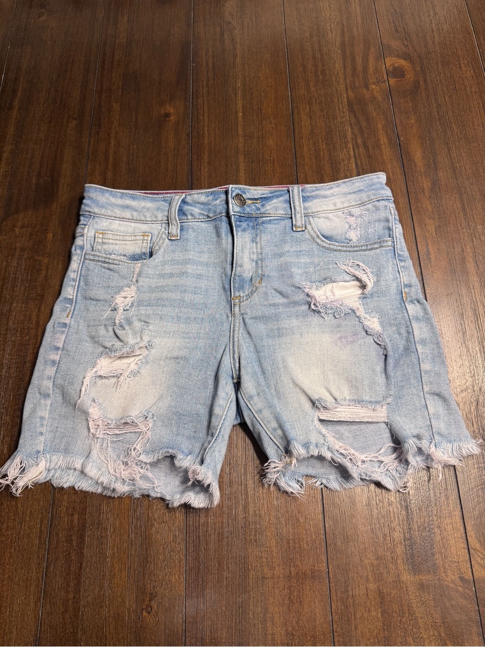 Cello Distressed Denim Shorts Light Wash Raw Hem Mid Rise Stretch Size Small